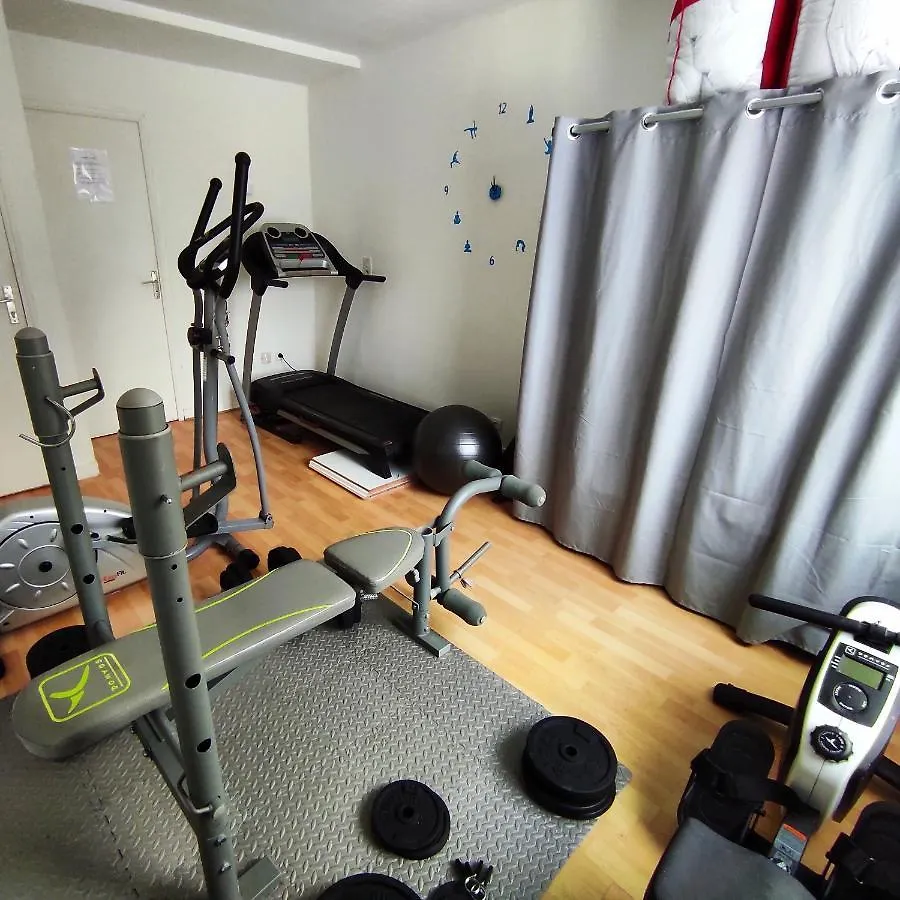 Le Mat Studio Salle De Sport Lejlighed Saint-Méloir-des-Ondes 0*,  Frankrig